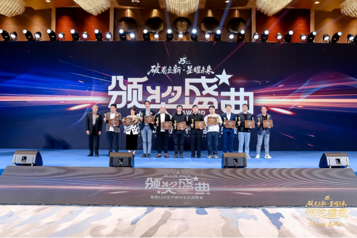 技术破界・荣誉加冕，小鸟科技再添两项行业大奖！